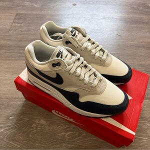 Nike Men's White and Black Sneakers